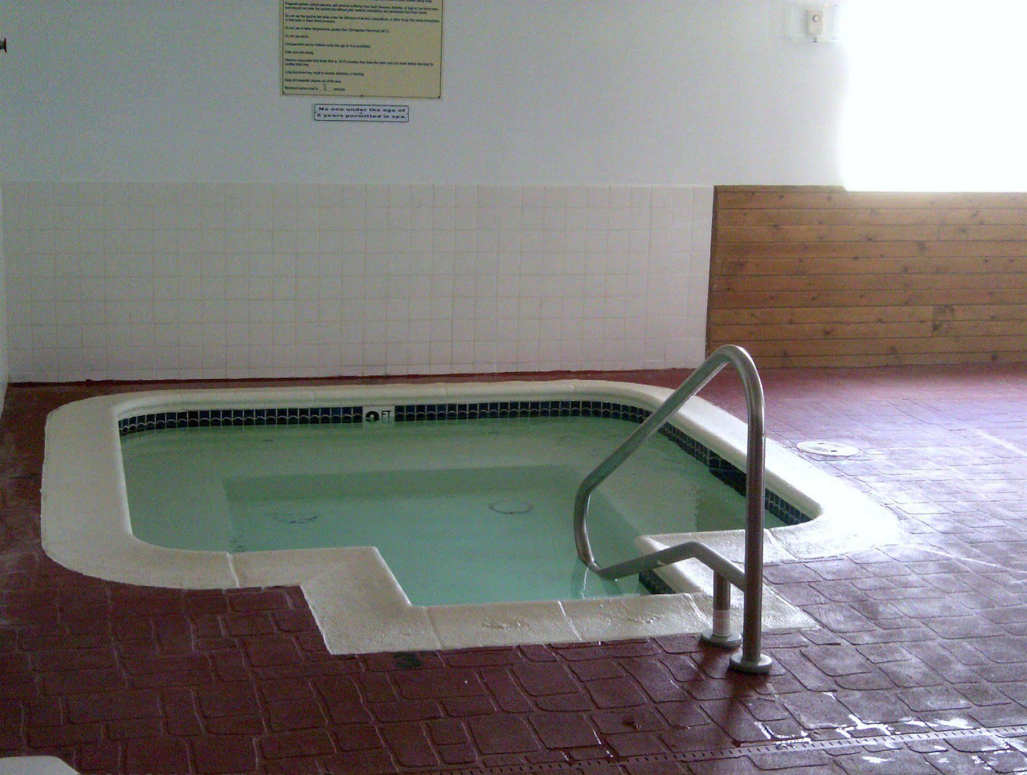 Capri Inn & Suites - Beatrice Ngoại thất bức ảnh