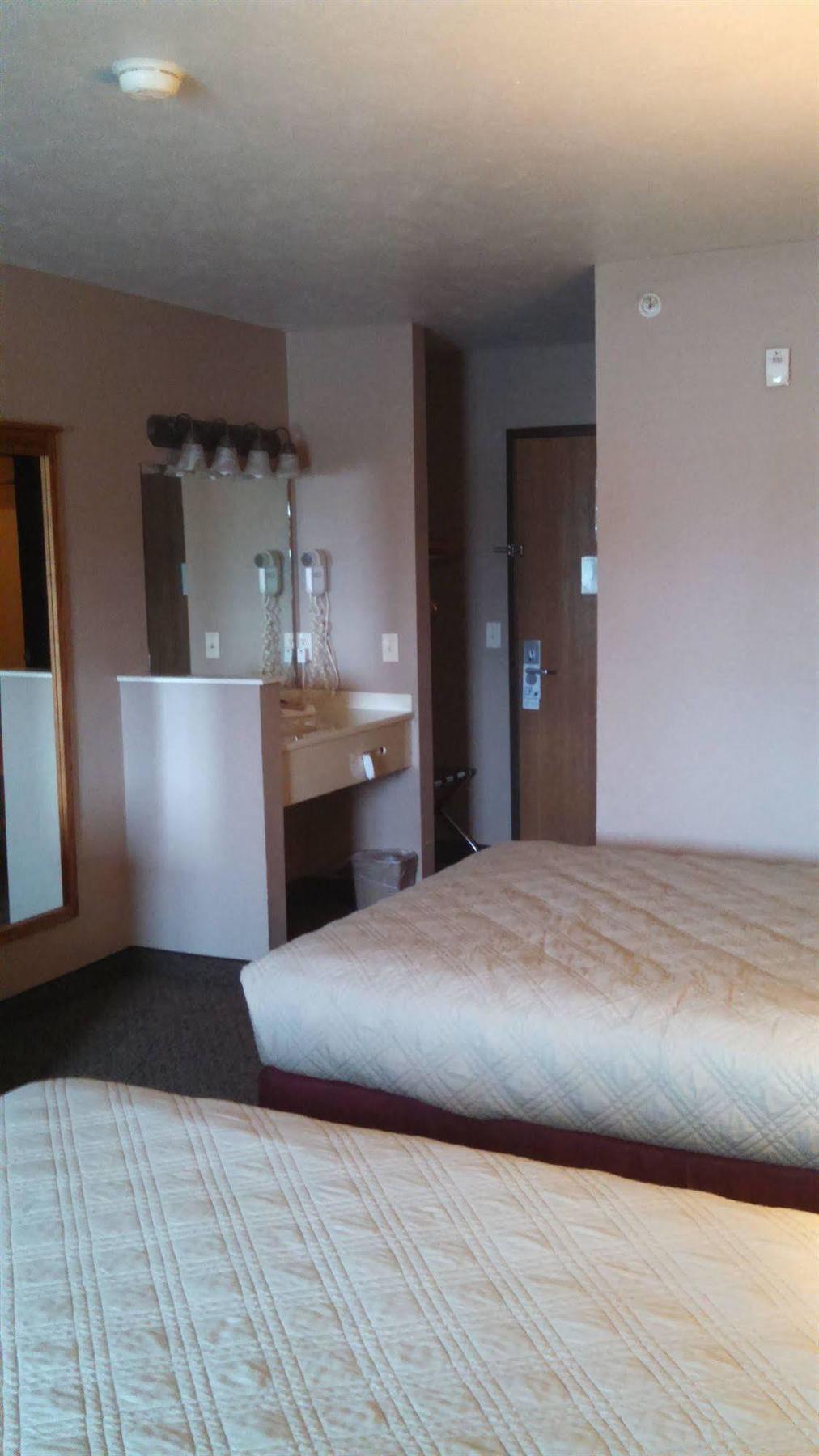 Capri Inn & Suites - Beatrice Ngoại thất bức ảnh